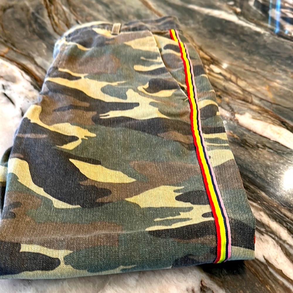 Sundry camo pant with ribbon trim.